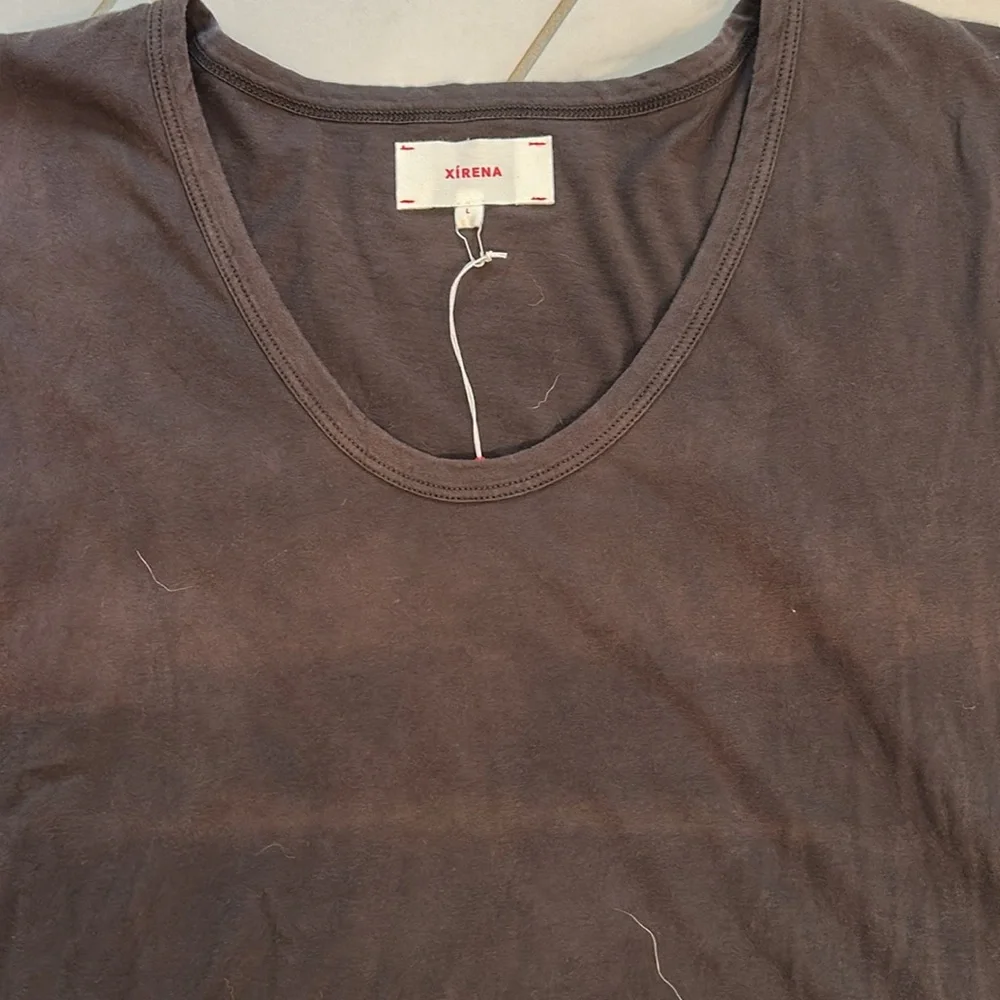 XiRENA Black Sleeveless Muscle Tee - Picture 2 of 4